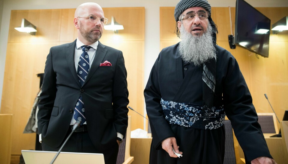 Mulla Krekar motsatte seg utlevering til Italia da Oslo tingrett startet behandlingen av vilkårene i utleveringssaken i fjor. Krekar er dømt til tolv års fengsel i Italia for terrorplanlegging. Krekars advokat Brynjar Meling (t.v.) Foto: Terje Pedersen / NTB scanpix