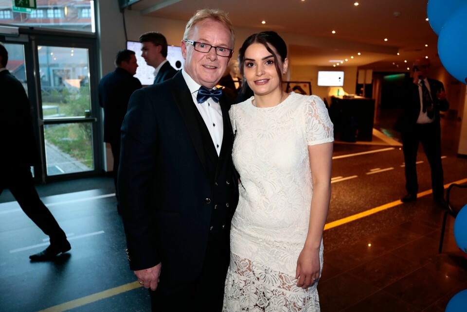 Den tidligere Frp-politikeren Per Sandberg og Bahareh Letnes åpner bar i Halden.