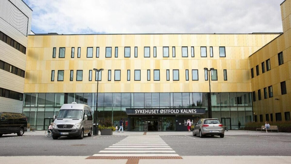 Det er ikke uvanlig at kapasiteten er så sprengt at sykehusene utplasserer pasienter, men ifølge Helsetilsynet følges disse pasientene så dårlig opp at det er lovbrudd og utgjør en risiko ved Helse Bergen, St Olavs i Trondheim, Helse Fonna i Haugesund, Sykehuset Østfold, Sørlandet Sykehus, Helse Førde og Hamar Sykehus.