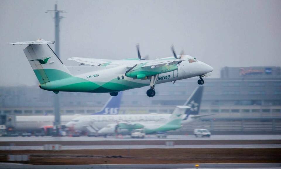 Et De Havilland Canada Dash 8–100 (LN-WIN) fra Widerøe letter fra Oslo lufthavn.
