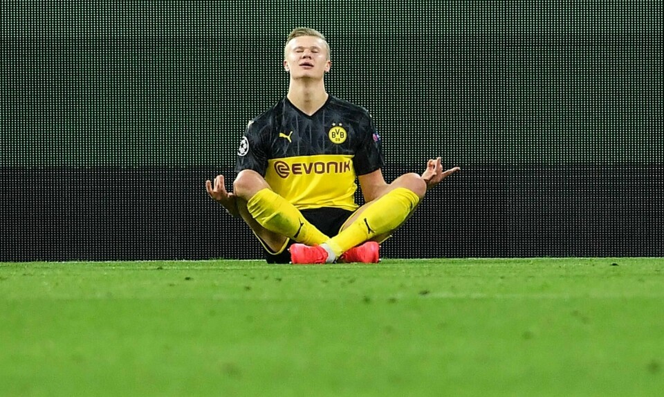 Erling Braut Haaland gikk inn i yoga-modus etter sin første scoring tirsdag.