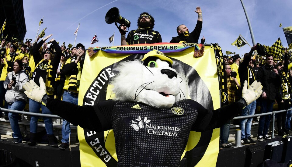 Crew-fansen jubler etter at det ble seier i serieåpningen i Columbus, Ohio.