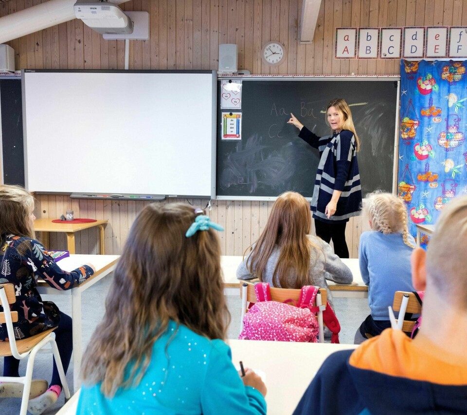 Overstyres læreren av byråkratenes behov for data, kommer livet i klasserommet ut av balanse, og fokuset er ikke lenger på barnets beste, skriver Stine Hjerpbakk. Foto: Gorm Kallestad/NTB scanpix