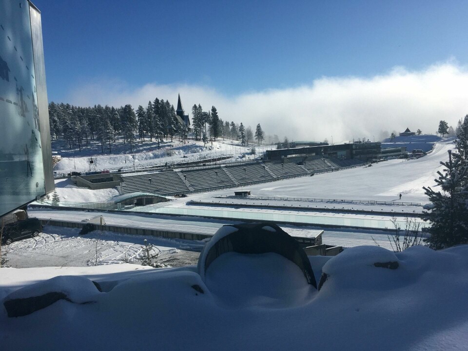 Blir dette det stående bildet av Holmenkollen anno 2020? Uten publikum i arenaen? Slik så det ut i anlegget torsdag formiddag. Blir dette det stående bildet av Holmenkollen anno 2020? Uten publikum i arenaen? Slik så det ut i anlegget torsdag formiddag.