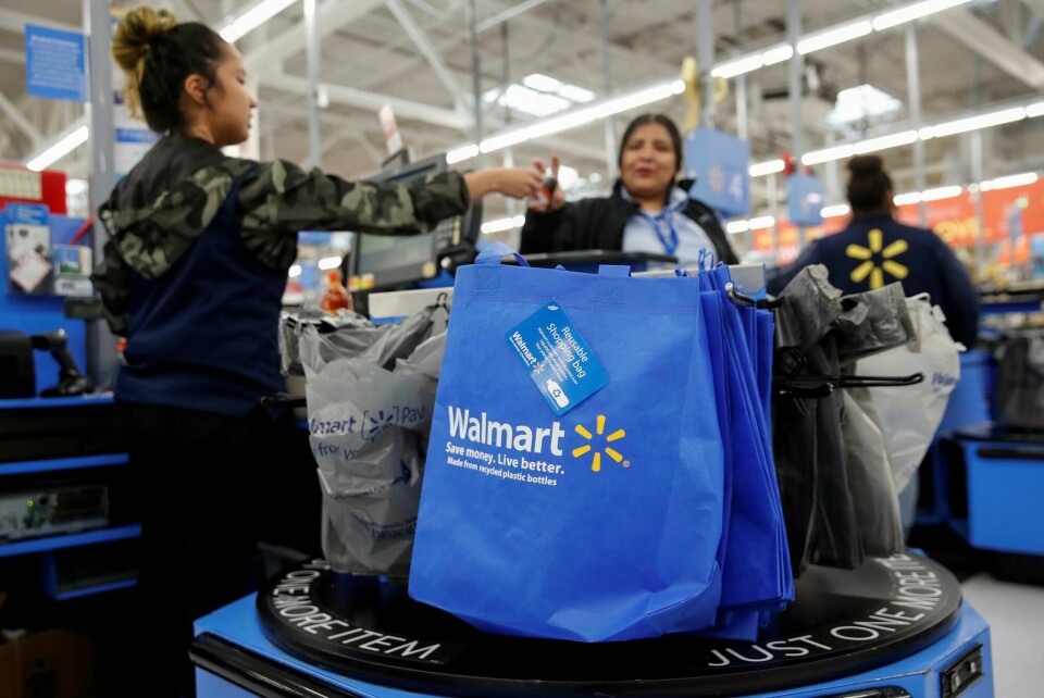 FILE PHOTO: A customer pays for her groceries after shopping at a Walmart store ahead of the Thanksgiving holiday in Chicago, Illinois, U.S. November 27, 2019. REUTERS/Kamil Krzaczynski/File Photo GLOBAL BUSINESS WEEK AHEAD FILE PHOTO: A customer pays for her groceries after shopping at a Walmart store ahead of the Thanksgiving holiday in Chicago, Illinois, U.S. November 27, 2019. REUTERS/Kamil Krzaczynski/File Photo GLOBAL BUSINESS WEEK AHEAD