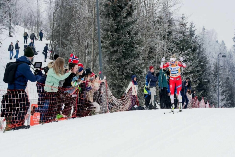 Therese Johaug alene i front på tremila i Holmenkollen. Til slutt ble hun tatt igjen av Frida Karlsson som vant. Foto: Vidar Ruud / NTB scanpix