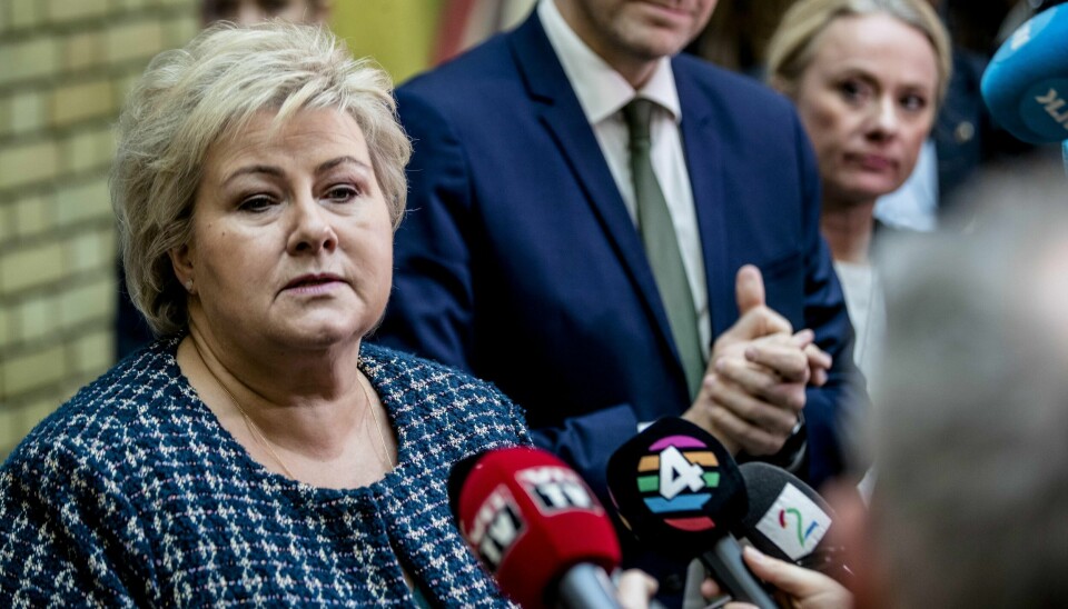 Statsminister Erna Solberg og daværende arbeids- og sosialminister Anniken Hauglie (H) etter redegjøringen i Stortinget om trygdeskandalen.