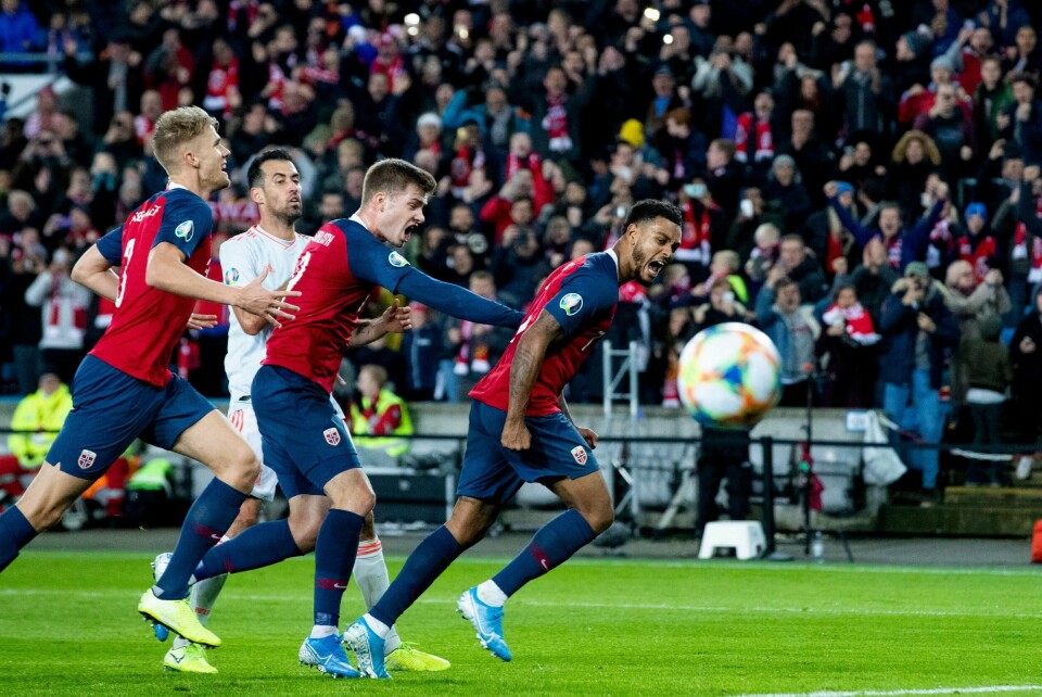 Fotballforbundets håp om å fylle Ullevaal-tribunene i EM-omspillskampen mot Serbia er knust etter Folkehelseinstituttets anbefaling tirsdag. Foto: Stian Lysberg Solum / NTB scanpix