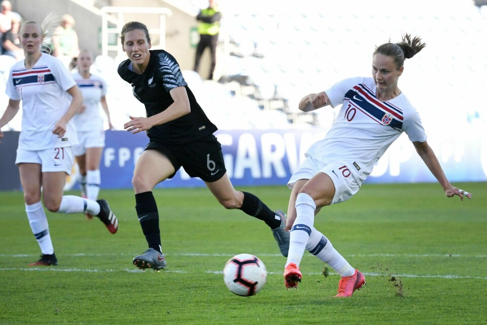 Caroline Graham Hansen i aksjon for Norge. Foto: NTB scanpix