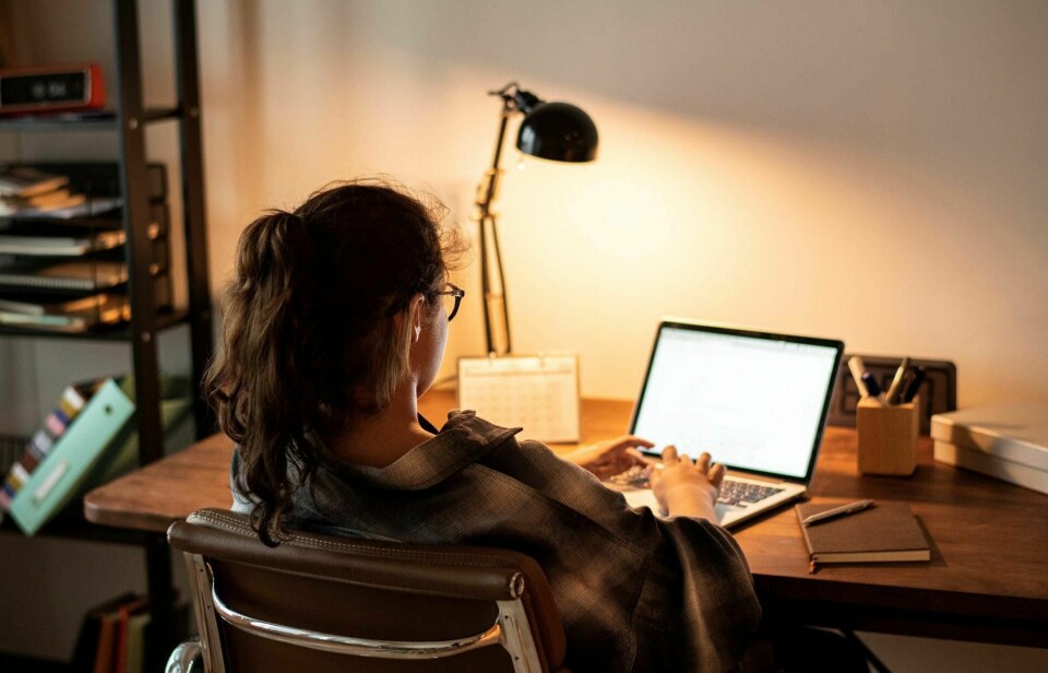 Arbeidstiden måtte også flyttes til kl. 8 om kvelden, når barna er i senga, skriver Mirjana Zivanovic. Foto: iStock