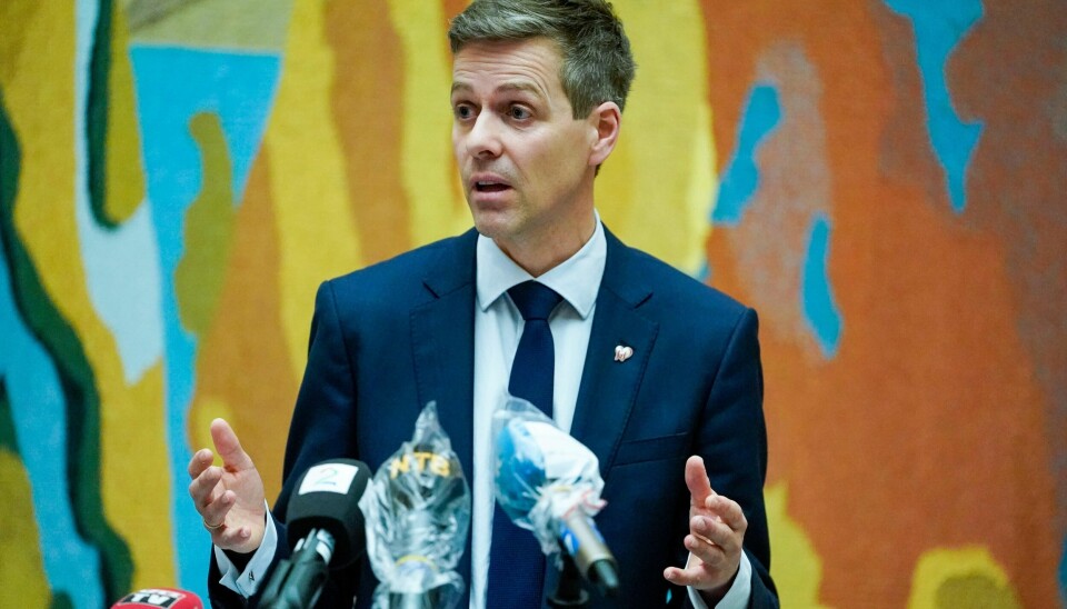 Samferdselsminister Knut Arild Hareide på pressekonferanse om luftfarten som ble holdt i Vandrehallen i Stortinget torsdag kveld.