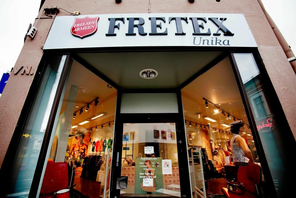 Fretex-butikkene er nå stengt, men mottakene er åpne. Folk oppfordres likevel til å vente med å levere det de har ryddet av klesskapet. Foto: Stian Lysberg Solum / SCANPIX