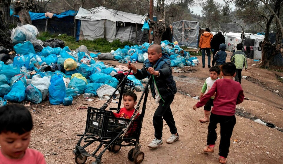 Moria-leiren på den greske øya Lesvos i Egeerhavet er blitt selve symbolet på Europas behandling av flyktninger. Her er 22.000 mennesker stuet sammen på et område beregnet på en brøkdel. Flere og flere tar nå til orde for å i det minste evakuere syke barn fra leiren. Mange frykter også følgene av at koronaviruset eventuelt får fotfeste i leiren. Foto: Louisa Gouliamaki/NTB scanpix