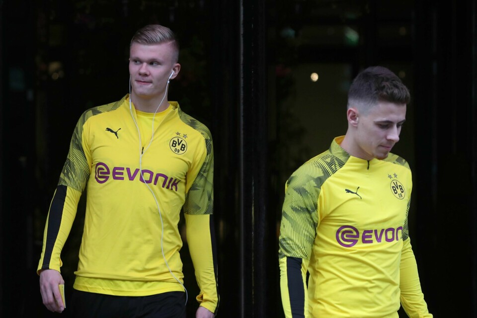 Borussia Dortmunds Erling Braut Haaland og Thorgan Hazard. Foto: AP Photo/Thibault Camus