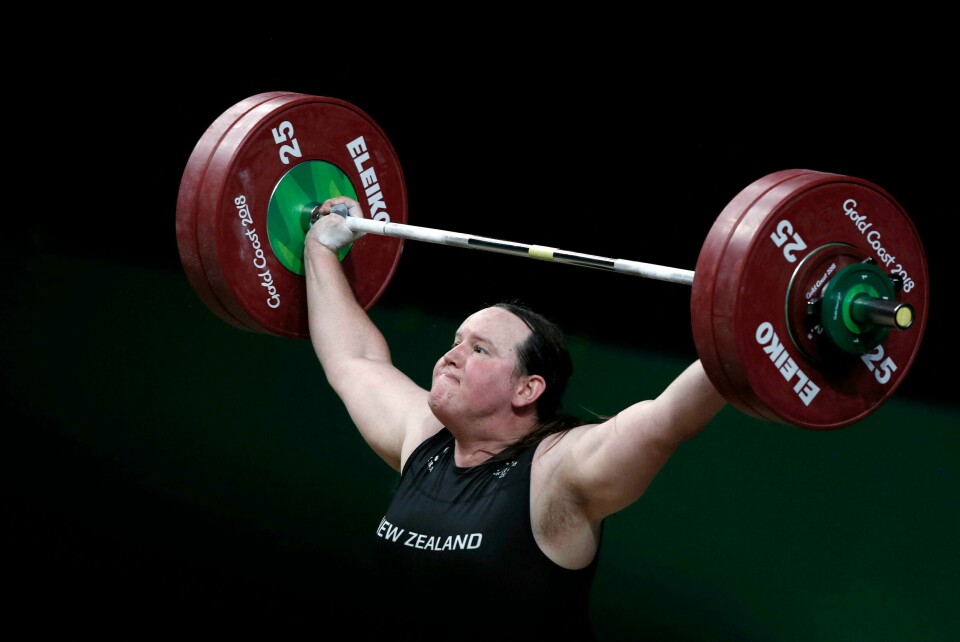 Transkjønnede Laurel Hubbard fra New Zealand drev tidligere med vektløfting for menn. Det vekte debatt da Hubbard deltok i klassen for kvinner over 90 kilo i OL i vektløfting i år. Her er vektløfteren fotografert under Commonwealth Games i 2018. Transkjønnede Laurel Hubbard fra New Zealand drev tidligere med vektløfting for menn. Det vekte debatt da Hubbard deltok i klassen for kvinner over 90 kilo i OL i vektløfting i år. Her er vektløfteren fotografert under Commonwealth Games i 2018.