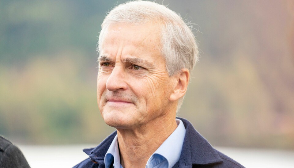 Ap-leder Jonas Gahr Støre (Ap) sier at han lytter til både barnebarn og miljøbevegelsen, men at ingen har monopol på hvilken klimapolitikk som er best. Jonas Gahr Støre (Ap) jobber for tiden med å danne sin egen regjering i Norge på Hurdalsjøen hotell. Foto: Torstein Bøe / NTB