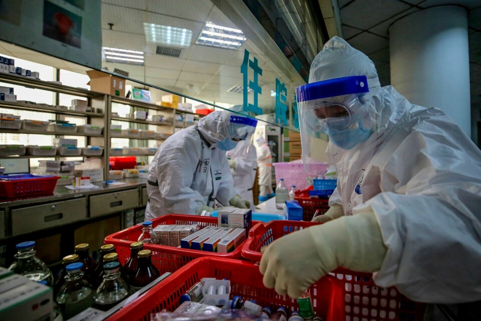 Verden mangler munnbind, medisiner og smittevernutstyr, og må se til Kina som er verdens ledende produsent av dette. Foto: Ntb Scanpix