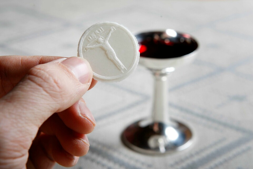 Jesu legeme, blir det kalt, brødet kristne spiser under nattverden til minne om det siste måltidet til Jesus og hans disipler. Brødet var da som nå bakt uten gjær. Foto: Håkon Mosvold Larsen / NTB