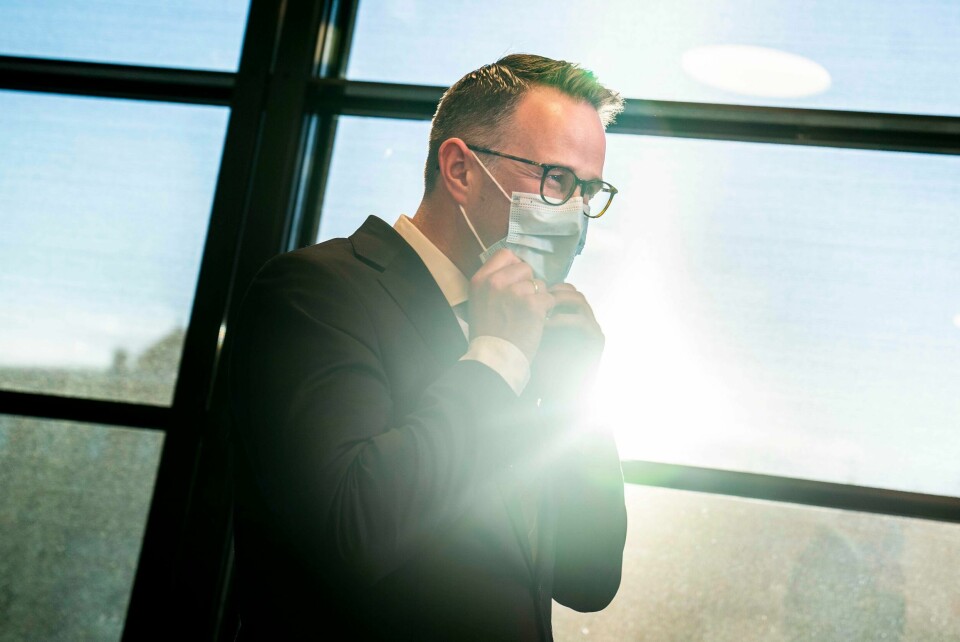 Riksmekler Mats Wilhelm Ruland møtte pressen lørdag med oppdatering om meklingen i tarifforhandlingene mellom LO/YS og NHO. Foto: Heiko Junge / NTB Riksmekler Mats Wilhelm Ruland møter pressen med oppdatering om meklingen i tarifforhandlingene mellom LO/YS og NHO.Foto: Heiko Junge / NTB