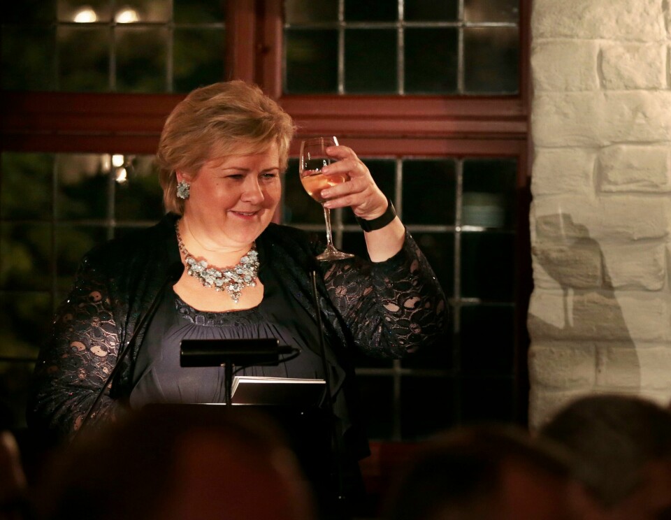 Da statsminister Erna Solberg nylig ble spurt om hva hun tenker om at folk under pandemien ikke lenger har råd til mat, klær og til å betale regningene sine, svarte hun. «Ja, altså det er jo krevende, så er spørsmålet hadde de egentlig råd til det før og?». .