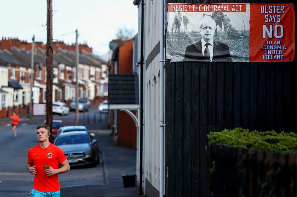 Mange unionister føler seg sviktet av Boris Johnson etter brexit-avtalen. Her en plakat av Johnson i Belfast. Mange unionister føler seg sviktet av Boris Johnson etter brexit-avtalen. Her en plakat av Johnson i Belfast.
