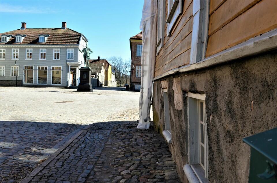 Dunkejongaarden fra 1784 er et av de aller eldste trehus som står i Gamlebyen. Det gjør restaureringsarbeidene krevende. Dunkejongaarden fra 1784 er et av de aller eldste trehus som står i Gamlebyen. Det gjør restaureringsarbeidene krevende.