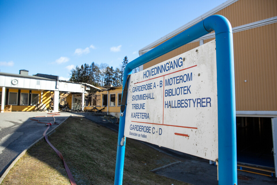 Skolen ble totalskadd i brannen. Skolen ble totalskadd i brannen.