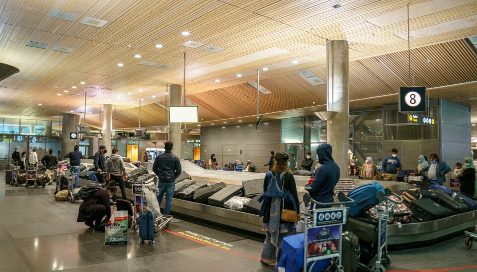 Alle som kommer til Oslo lufthavn fra utlandet, må teste seg for koronavirus. PST planlegger å overvåke alle flyplasser i Norge på linje med andre europeiske land som har hatt en lignende ordning en stund. Illustrasjonsfoto: Torstein Bøe / NTB