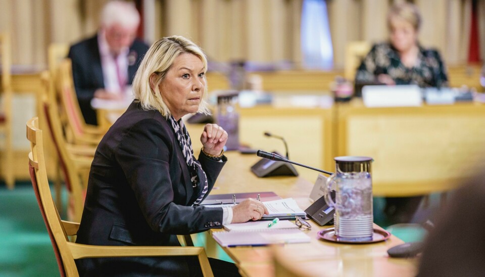 Justis- og beredskapsminister Monica Mæland under høringen i utenriks- og forsvarskomiteen på Stortinget om det planlagte salget av Bergen Engines. Justis- og beredskapsminister Monica Mæland under høringen i utenriks- og forsvarskomiteen på Stortinget om det planlagte salget av Bergen Engines. Foto: Stian Lysberg Solum / NTB