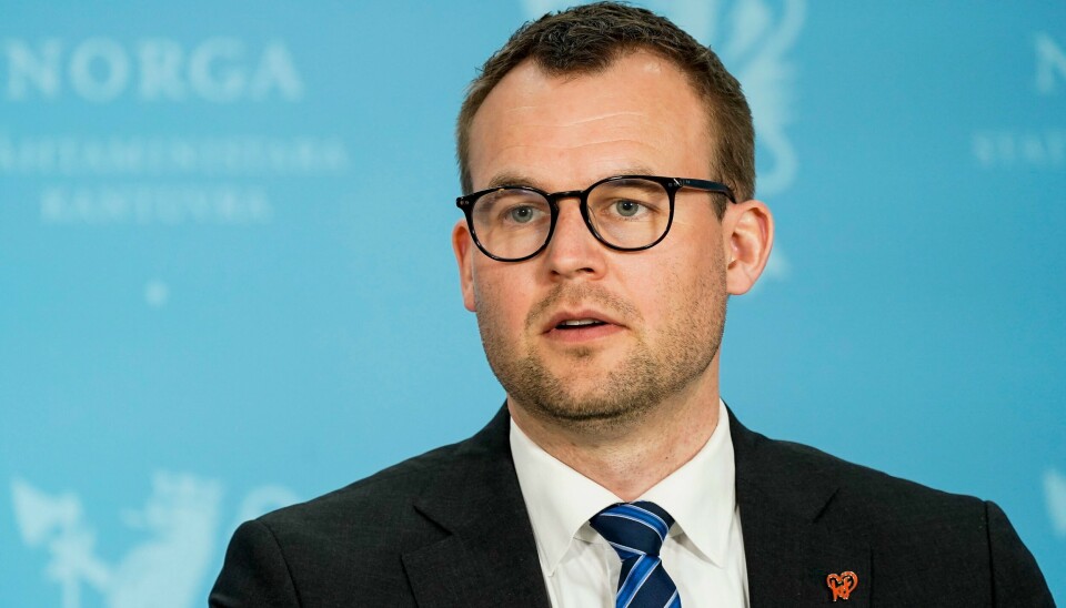Barne- og familieminister Kjell Ingolf Ropstad (KrF). Barne- og familieminister Kjell Ingolf Ropstad under tirsdagens pressekonferanse om koronasituasjonen. Foto: Torstein Bøe / NTB