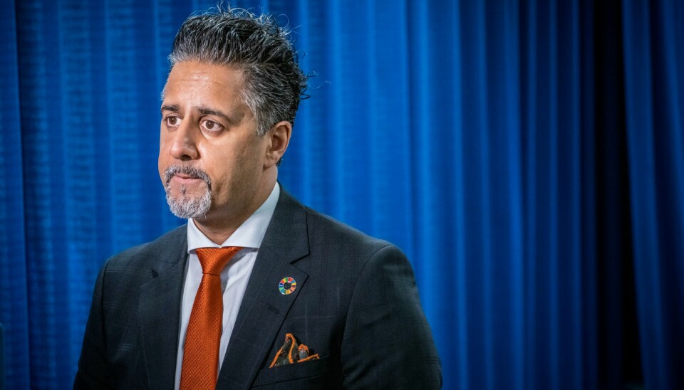 Kulturminister Abid Raja (V) sier til VG at han mistet moren sin i Pakistan i påsken. Hun døde av covid-19, og Raja måtte følge gravferden digitalt. Kulturminister Abid Raja (V) sier til VG at han mistet moren sin i Pakistan i påsken. Hun døde av covid-19, og Raja måtte følge gravferden digitalt. Foto: Ole Berg-Rusten / NTB