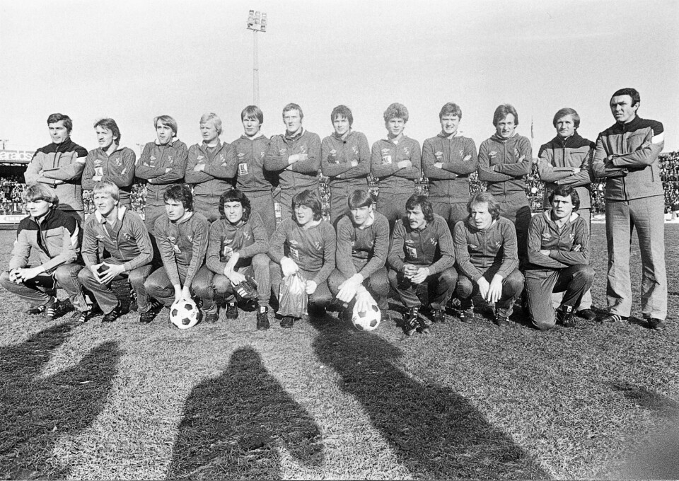 Leif Eriksen (helt til høyre), med troppen som skal ta Vålerengas første cupmesterskap i 1980. Foran fra venstre: Geir Høyem, Tor Brevik, Morten Haugen, Erik Foss, Petter Morstad, Tom R. Jacobsen, Terje Olsen, Egil Ramstad og Stein Madsen. Bak: Kjell Enersen (oppmann), Arnfinn Moen, Vidar Davidsen, Yngve Andersen, Stein Pedersen, Steve Hopson, Ernst Pedersen, Bjarne Bjørnstad, Lars Petter Røise, Tom Jacobsen, Per Anders Sjøvold (hjelpetrener) og Leif Eriksen. VIFs cupmestere fra 1980. Foran: Geir Høyem, Tor Brevik, Morten Haugen, Erik Foss, Petter Morstad, Tom R. Jacobsen, Terje Olsen, Egil Ramstad og Stein Madsen. Bakerst: Kjell Enersen (oppmann), Arnfinn Moen, Vidar Davidsen, Yngve Andersen, Stein Pedersen, Steve Hopson, Ernst Pedersen, Bjarne Bjørnstad, Lars Petter Røise, Tom Jacobsen, Per Anders Sjøvold (hjelpetrener) og Leif Eriksen (trener). Foto: