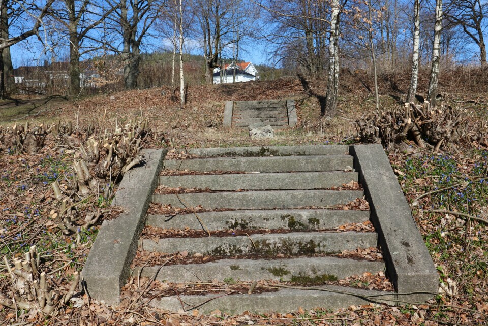 2021: Det ene trappeløpet i den en gang vakre hagen på Ekeli. Huset sto i enden av øverste trapp. Ekeli på Nøste