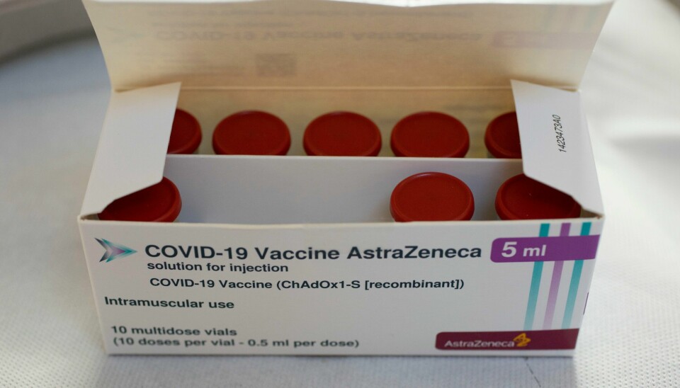 AstraZeneca-vaksinen på et vaksinasjonssenter i Amsterdam. AstraZeneca-vaksinen på et vaksinasjonssenter i Amsterdam. Foto: Peter Dejong / AP / NTB