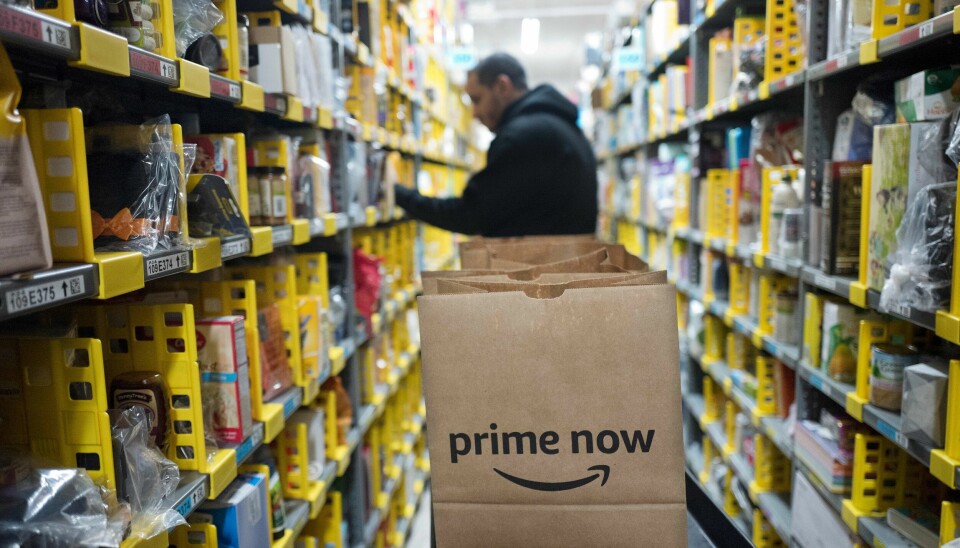 Amazon har avvist anklager om menneskefiendtlige arbeidsforhold, men i begynnelsen av april innrømmet selskapet at det hendte ansatte måtte tisse i flaske av tidsnød. Her fra et lager i New York. .