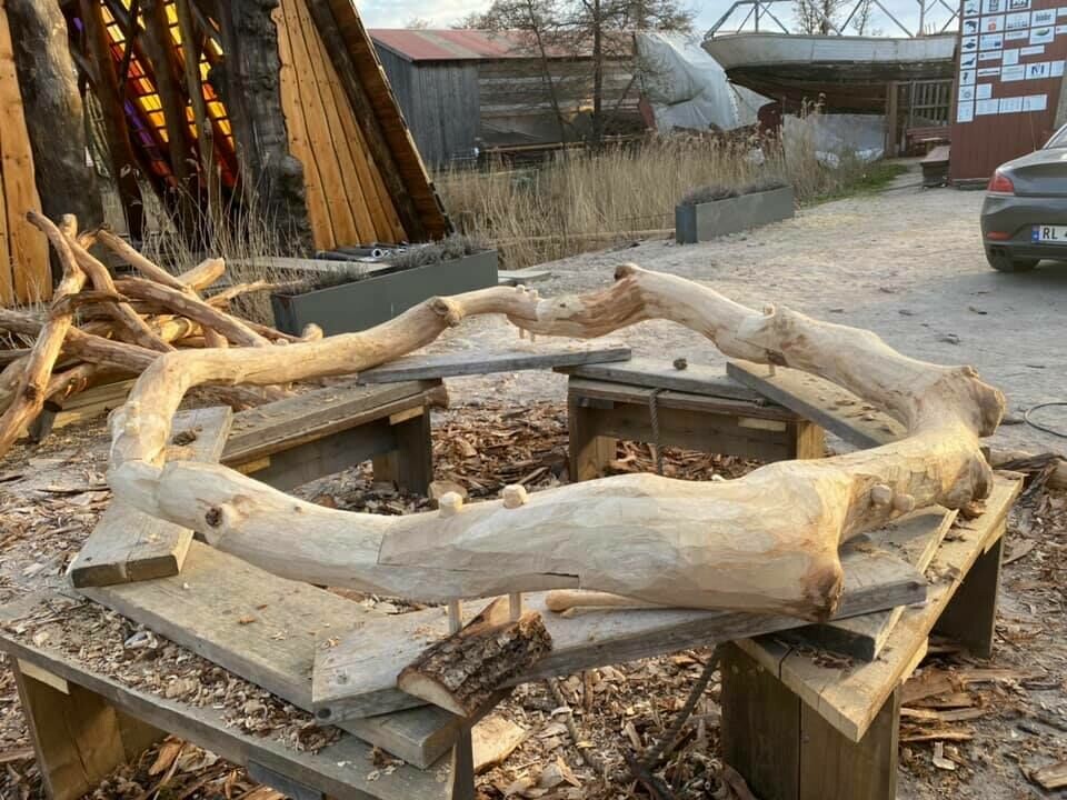 Den flerreligiøse seremonikransen tar form. Den flerreligiøse seremonikransen tar form.