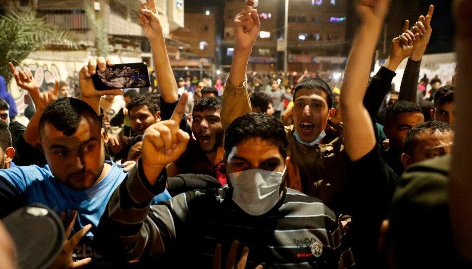 Palestinere protesterer mot israelske soldaters avstenging av et populært samlingssted for muslimers feiring av Ramadan i Jerusalem.