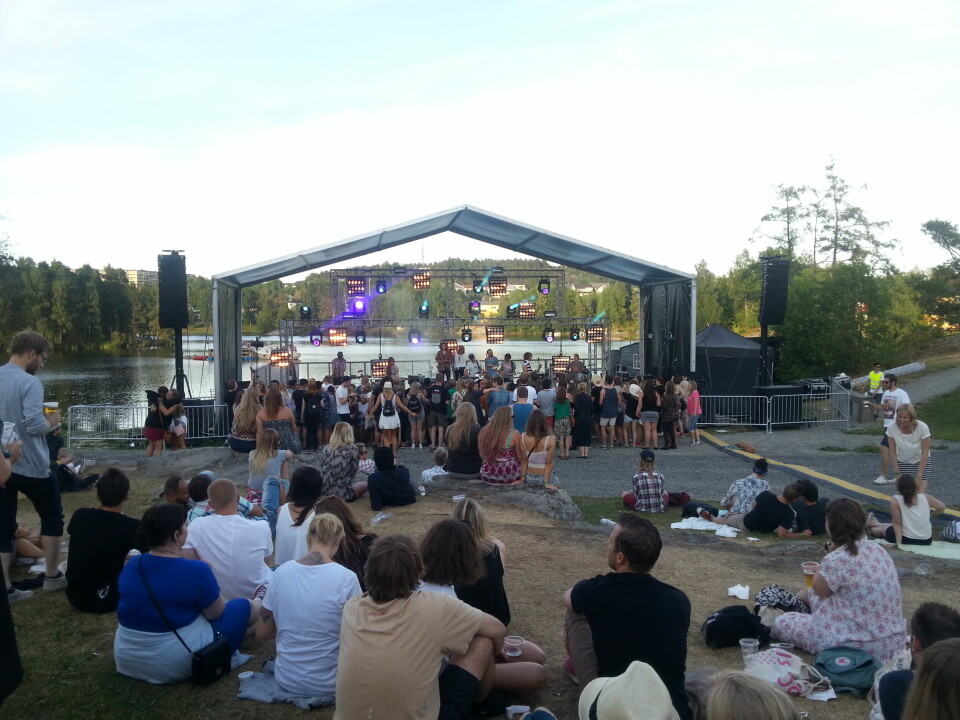 Det har vært mange konserter i nesparken siden åpningen i 1954. Dette bildet er fra Varnafestivalen i 2014. Varnafestivalen i Nesparken. Varna Festival. 2014.