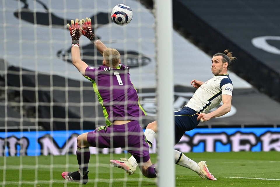 Det var Gareth Bales store dag da Tottenham slo Sheffield United i Sander Berges comeback fra skade søndag. Her scorer han det første av sine tre mål. Det var Gareth Bales store dag da Tottenham slo Sheffield United i Sander Berges comeback fra skade søndag. Her scorer han det første av sine tre mål. Foto: Justin Setterfield, Pool via AP / NTB