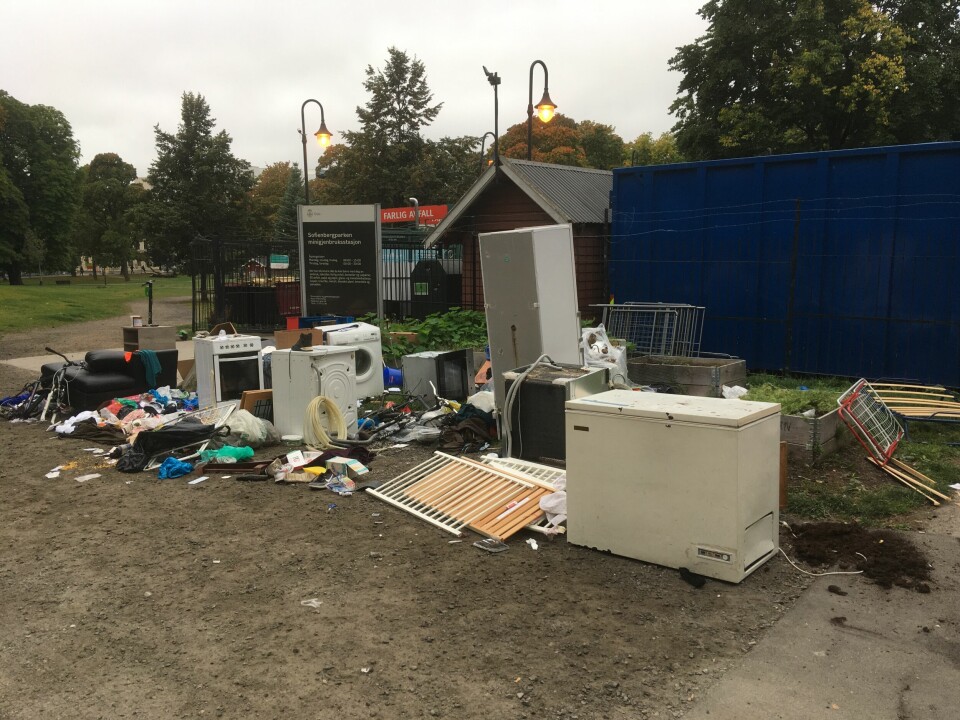 Ukritisk kasting av ting som kanskje er fullt ut brukbare, skjer fortsatt i stort monn. Norge har en vei å gå med tanke på ombruk og materialgjenvinning, innser Miljødirektoratet. Ukritisk kasting av ting som kanskje er fullt ut brukbare, skjer fortsatt i stort monn. Norge har en vei å gå med tanke på ombruk og materialgjenvinning, innser Miljødirektoratet.