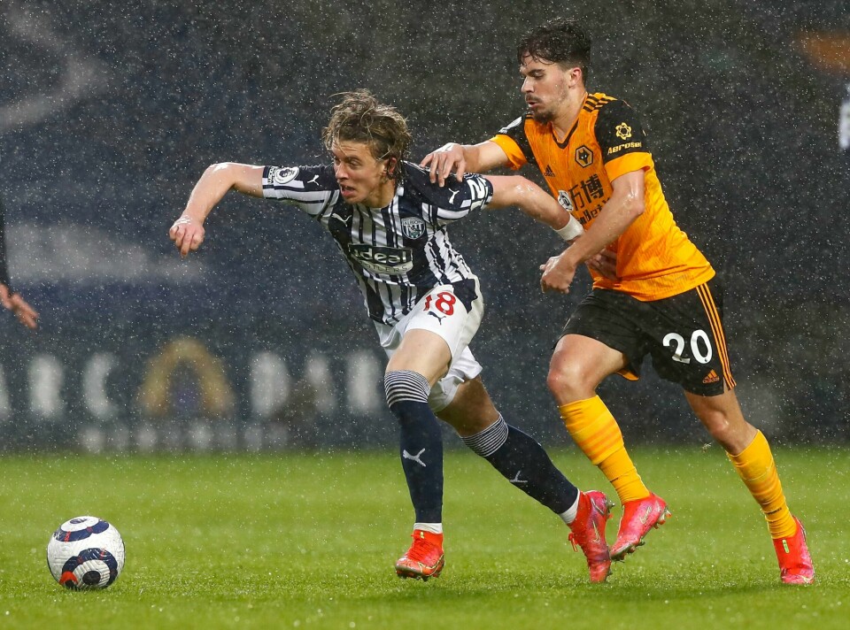 West Bromwich trengte tre poeng, men i det voldsomme regnværet ble det bare med 1-1 og ett poeng mot Wolves. West Bromwich trengte tre poeng, men i det voldsomme regnværet ble det bare med 1-1 og ett poeng mot Wolves.