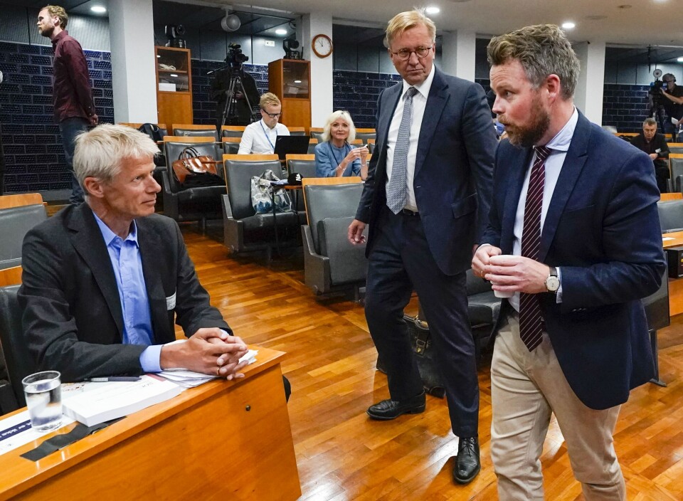 Torbjørn Røe Isaksen (H) sammen med Nav-direktør Hans Christian Holte og professor Finn Arnesen, som ledet det regjeringsoppnevnte granskingsutvalget. Torbjørn Røe Isaksen (H) sammen med Nav-direktør Hans Christian Holte og professor Finn Arnesen, som ledet det regjeringsoppnevnte granskingsutvalget.