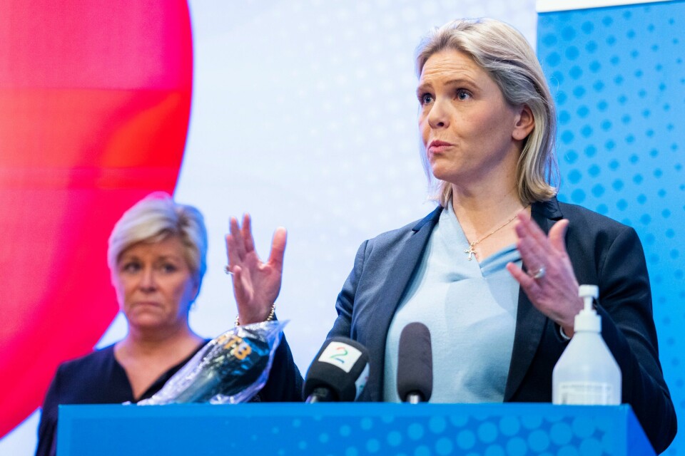 Når Siv Jensen denne helgen kroner Sylvi Listhaug som den nye dronningen i partiet, skjer det uten protester, skriver Arne Strand. .