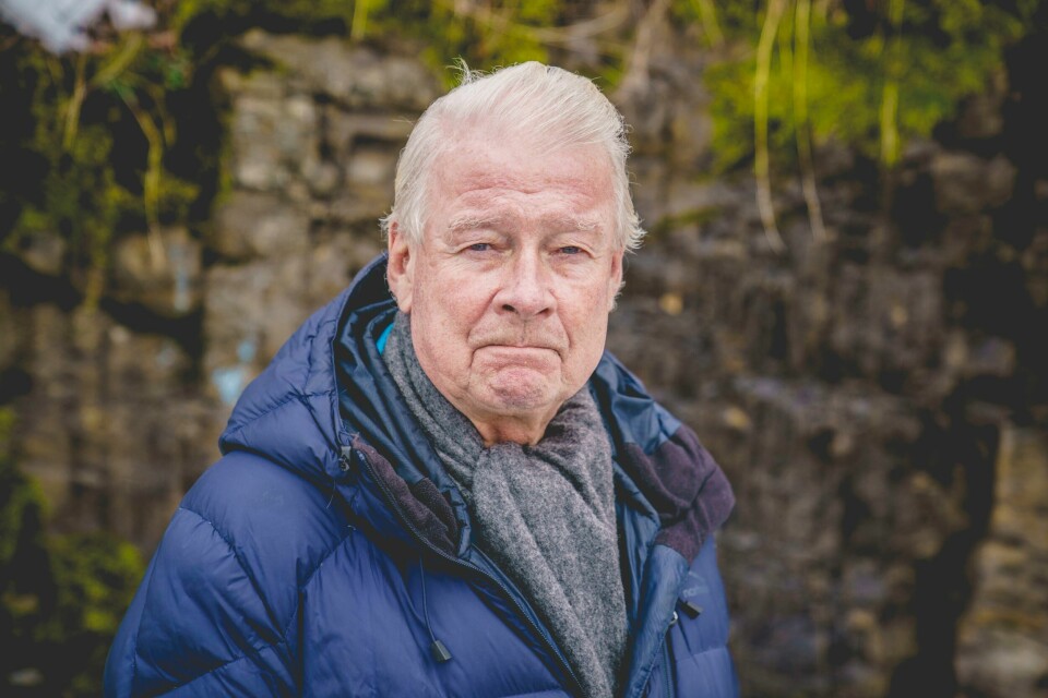 Frp-nestor Carl I. Hagen oppfordrer sine partifeller til å overbevise senterpartister lokalt om å skifte fra rødgrønn til blå side. Frp-nestor Carl I. Hagen oppfordrer sine partifeller til å overbevise senterpartister lokalt om å skifte fra rødgrønn til blå side. Foto: Stian Lysberg Solum / NTB