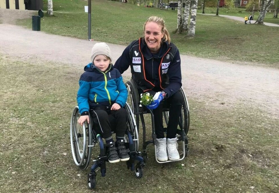 Under et tidligere Wings for Life World Run fikk Isak møte den paralympiske idrettsutøveren Birgit Skarstein, som er flere ganger verdensmester i roing og som har samme type ryggmargskade som Isak. Under et tidligere Wings for Life World Run fikk Isak møte den paralympiske idrettsutøveren Birgit Skarstein, som er flere ganger verdensmester i roing og som har samme type ryggmargskade som Isak.