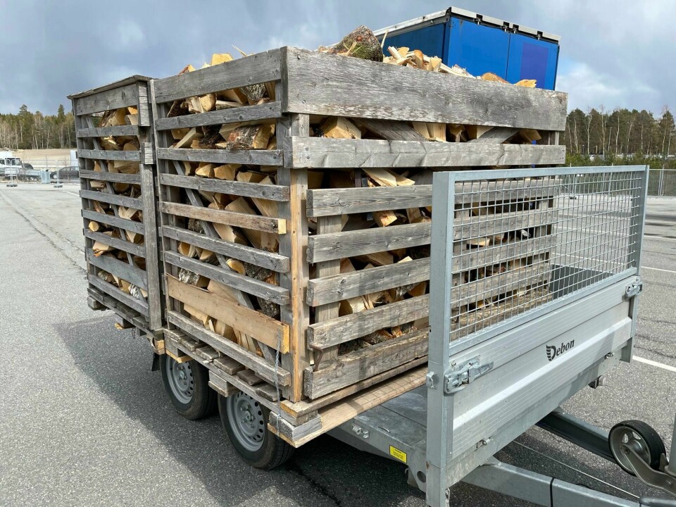 En norsk personbil med henger ble stoppet for kontroll på Svinesund og anmeldt for denne mangelfulle lastsikringen. En norsk personbil med henger ble stoppet for kontroll på Svinesund og anmeldt for denne mangelfulle lastsikringen.