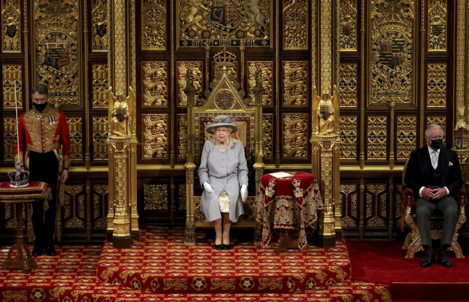 Tradisjonen tro holdt dronning Elizabeth trontalen fra tronstolen på et podium i Overhuset da hun åpnet det britiske Parlamentet tirsdag. Tradisjonen tro holdt dronning Elizabeth trontalen fra tronstolen på et podium i Overhuset da hun åpnet det britiske Parlamentet tirsdag. Foto: Chris Jackson / AP / NTB