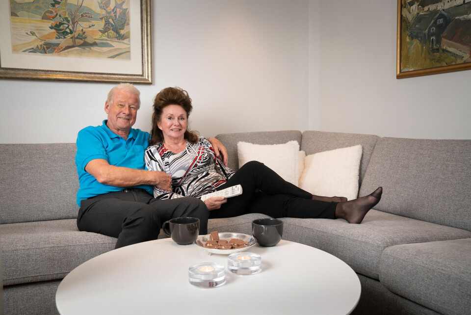 Carl I. og Eli Hagen som ser på TV i «Sofa», har blitt en hit for TV 2 og TV 2 Sumo i vinter. Carl I. og Eli Hagen som ser på TV i «Sofa», har blitt en hit for TV 2 og TV 2 Sumo i vinter.