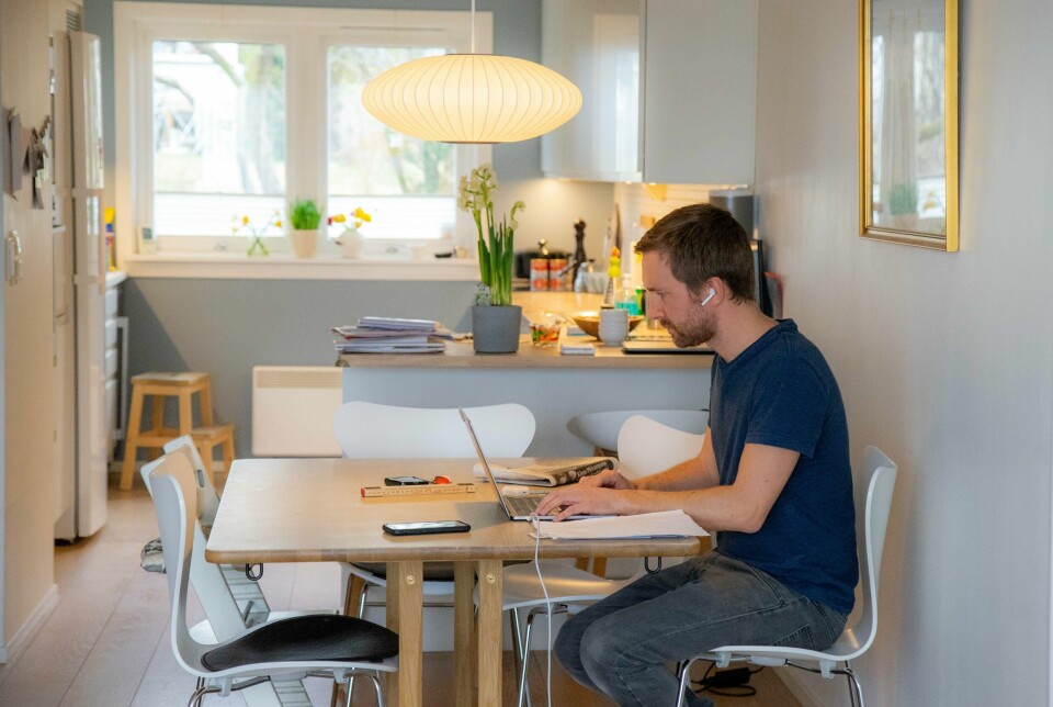 Illustrasjonsfoto av hjemmekontor. WHO frykter at folks helse vil forverres som følge av mer hjemmekontor under pandemien. Illustrasjonsfoto av hjemmekontor. WHO frykter at folks helse vil forverres som følge av mer hjemmekontor under pandemien.