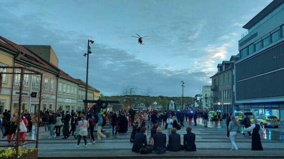 En stor andel lesere av Fredriksstad Blad mente i en undersøkelse utført av avisen at det var relevant å si at ungdommen var ikke-etnisk norske. Dette er sårt og vanskelig for de unge som opplever dette som at de igjen blir fremstilt som at de ikke er «norske nok», skriver forfatterne av dette innlegget. En stor andel lesere av Fredriksstad Blad mente i en undersøkelse utført av avisen at det var relevant å si at ungdommen var ikke-etnisk norske. Dette er sårt og vanskelig for de unge som opplever dette som at de igjen blir fremstilt som at de ikke er «norske nok», skriver forfatterne av dette innlegget.